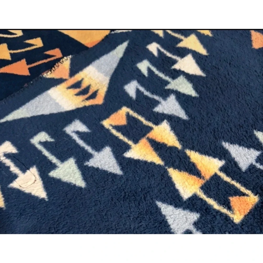 Pendleton Southwestern Fleece Throw Blanket Geometric Whipstitch 71